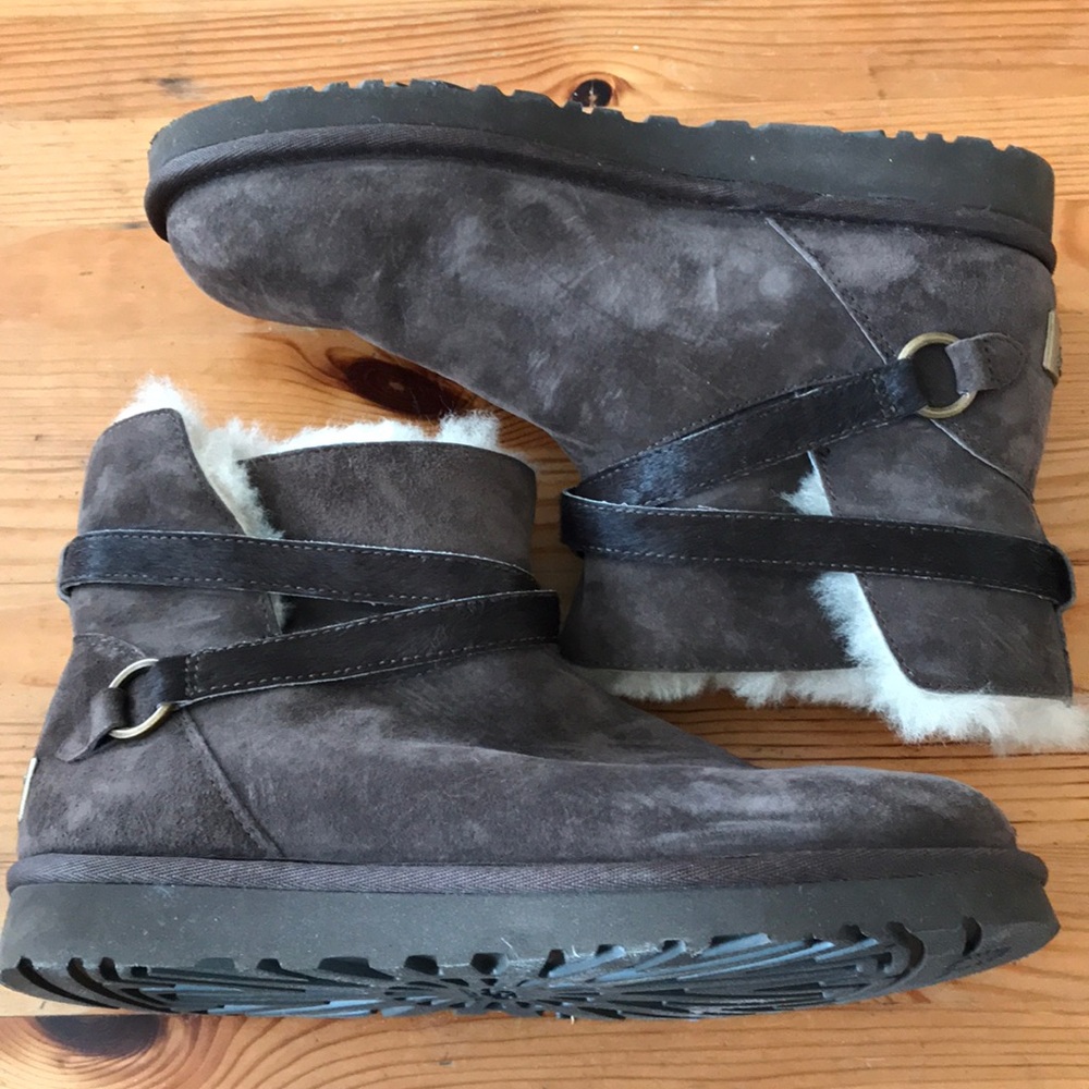 New UGG moto brown mini classic boots size 7